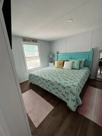 Adorable little Beach Getaway close to Surf City NC Отели в г. Стамп Саунд