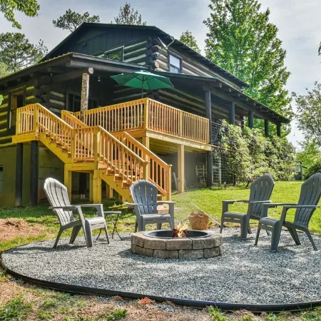Classic Log Cabin 15 minutes to downtown Asheville-fire pit, pond, fireplace
