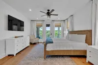 Emerald Escape @ Lewis Smith Lake. Luxury lake getaway with panoramic views! Hotels in 