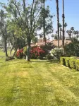 Desert Gateway Mid-Century home on country club! 5 minutes to El Paseo district Hotels near Record Alley