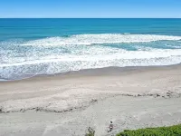 Coastal Charm: 2 Bedroom 2 Bath Beachfront Condo, Indian Harbour Beach