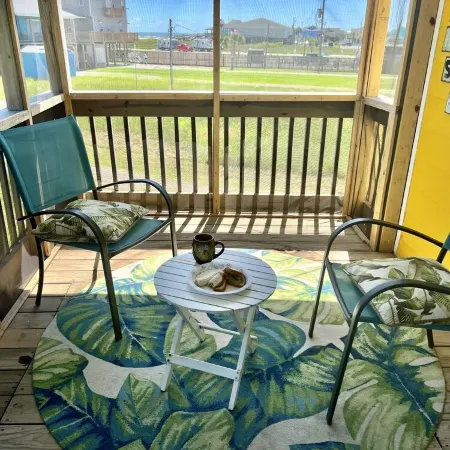 Surfside Beach Home  6 beds. Sleeps  8 to 10