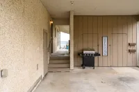 Fantastic Bellingham Bay View Condo just steps to Fairhaven Village & Boardwalk!