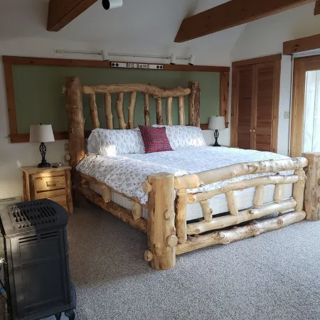 Delightful Vacation Home - Minutes to Okemo,  Direct Access to VAST trails