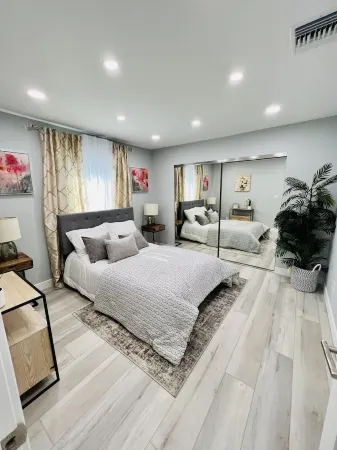 Beautiful Modern House in Prime Glendale Отели рядом с достопримечательностью «Gallery Godo»