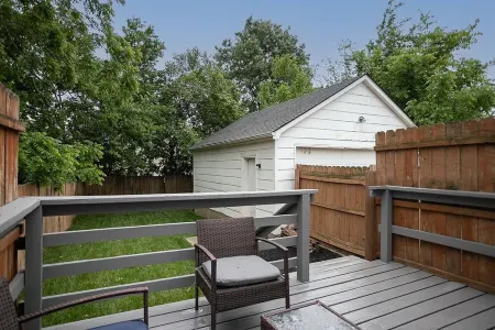 Mins to UK- Rupp- Kroger Field-  Blocks away to UK & ST Joes Hospital- Отели рядом с достопримечательностью «Кладбище Лексингтон»