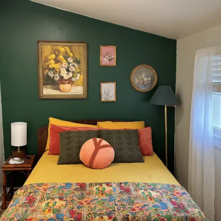 Wensel Cottage in downtown Natchez Walking distance to most shops & restaurants.
