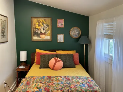 Wensel Cottage in downtown Natchez Walking distance to most shops & restaurants.