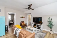 Welcome to the Boar's Nest, walking distance to Noblesville town square