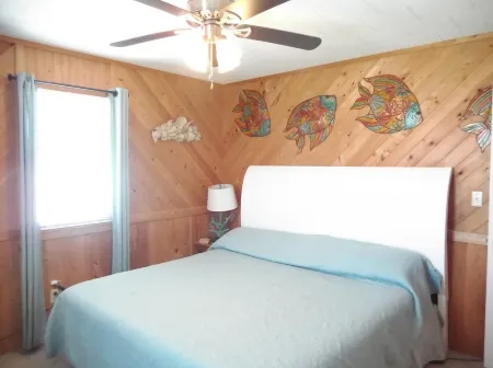 Lovely 3 Bedroom Oceanside Cottage With No Street To Cross.