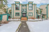 Spacious 4-bedroom ski-in/ski-out condo on Seven Springs Mountain Resort Highlands Resort Realty 주변 호텔