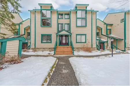 Spacious 4-bedroom ski-in/ski-out condo on Seven Springs Mountain Resort
