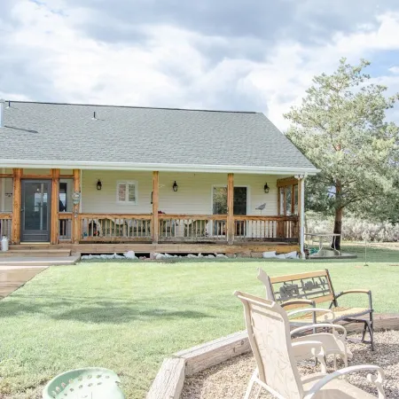 Fully Remodeled Farmhouse Accessible to Brian Head Ski Resort
