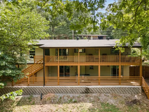 Bella's Vista - Hound Dog Haven