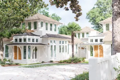Elegant Cottage on the Bluff Downtown Fairhope (B) Hotels near Museum Plaza
