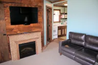 Lynnhurst Resort - Kentucky Lake Water View Cabin 4 (Dog Friendly