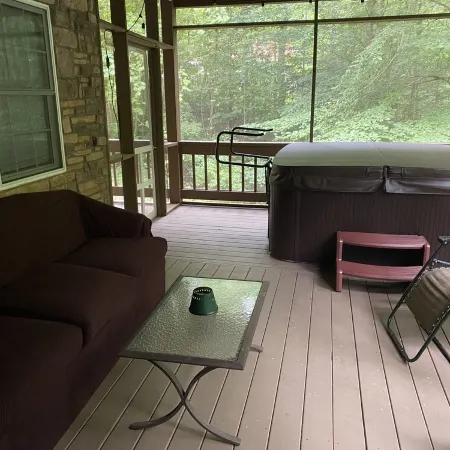 3Br 3BA Cabin, with Hot Tub, 3 Pools, Boat Ramp with Dock 1 Mile Away. for Sale!