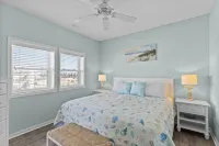 Oceanview, poolside, 2BR/2B condo sleeps 6