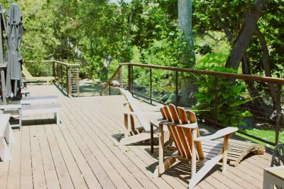 4 Bedroom and 4 Bathroom plus River Front and Pet Friendly! 舍曼將軍樹附近的飯店