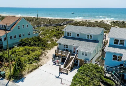 Oceanfront Family Cottage: Hot Tub, Heated Pool. Game Room & Stunning Beach View - 4-Star