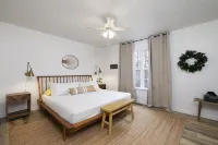 Relaxing 2 beds with 2 separate baths townhouse l Perfect for family or business Hotels near Bartow History Museum