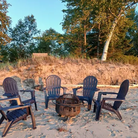 Rustic Moose Lakefront Guest Cabin on the Shore of Lake Superior