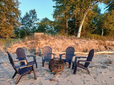 Rustic Moose Lakefront Guest Cabin on the Shore of Lake Superior
