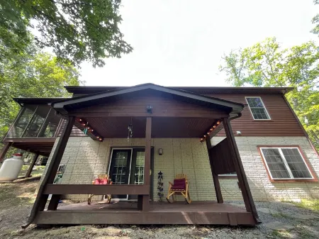 Cabin bungalow apartment in the basement