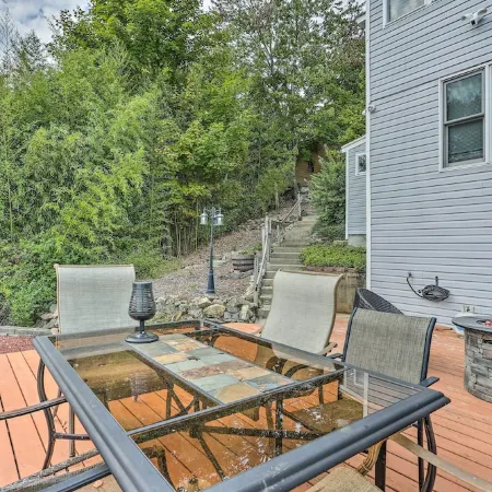Lakeview Cozy Home - 2-Bedroom Cottage in Hopatcong, NJ