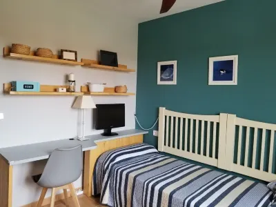 Attic apartment in Vera Beach with beautiful sea and mountain views Playas de Vera附近的飯店