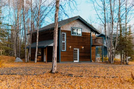 Georgeous Kenai Home nestled in woods Отели в г. Кенай