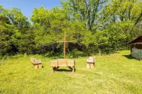 Quaint and charming cottage on 10 beautiful acres! Enjoy peace and country life! Hotels near First Presbyterian Church
