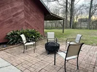 Large 4 br Home on an acre in a neighborhood setting -The Cajun Nest-