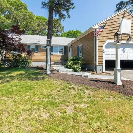 Newly Renovated Guest House  Near the Beach!