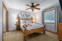 Sun & Snow Bungalow; Dog Friendly, AC, Fireplace, by White Pass and Mt Rainier Hotels near La Wis Wis Campground