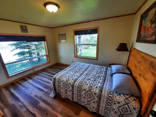 Sunset Lake Home Montrose - 2 lakes on 35 acres