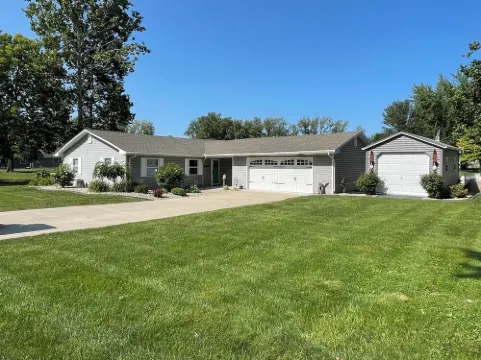 Enjoy a memorable lake vacation at family-friendly Channelside Lake House!