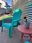 Hidden Cozy bungalow close to DT, beaches, & base // pet-friendly //