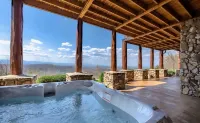 5500 sf cabin: 6 king/2 queen beds, heated pool/spa, game room, mountain views