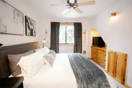 Luxe & Fully Stocked in Park City-Steps to Lift!