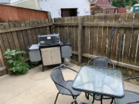 Cheerful 2 Bdrm / 1.5 Bath Pearl St. Condo