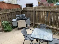 Cheerful 2 Bdrm / 1.5 Bath Pearl St. Condo Hotels near University of Colorado Boulder