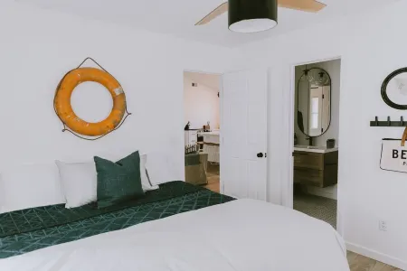 NEW LISTING!!  Designer Home, Private Pool, 2 Blocks to the Beach, Sleeps 10