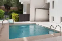 Marousi 2 Bd Modern Luxury Living with Shared Pool