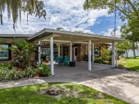 Waterfront Mid Century Cottage w/Pool and Spa- Close to beaches - Sleeps 9