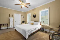 The Dawson — Charming & Quiet. Close to Downtown, Hiking and Biking