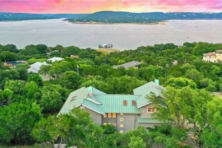Luxury Lake Travis Retreat with Pool, Hot Tub & Stunning Views Отели в г. Гудзон Бенд