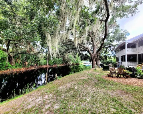 Ibis Cove-Waterfront townhome with community pool 因弗內斯酒店