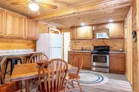 Woodlands Lodge-Charming 3-bedroom cabin in phenomenal Lake George