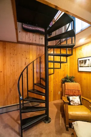 Cozy and Quiet Apt Style Cabin on the Yellowstone River